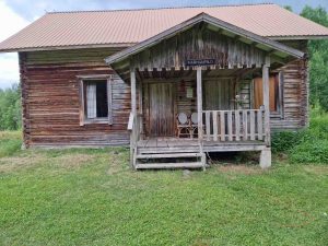 Päärakennus kuisti